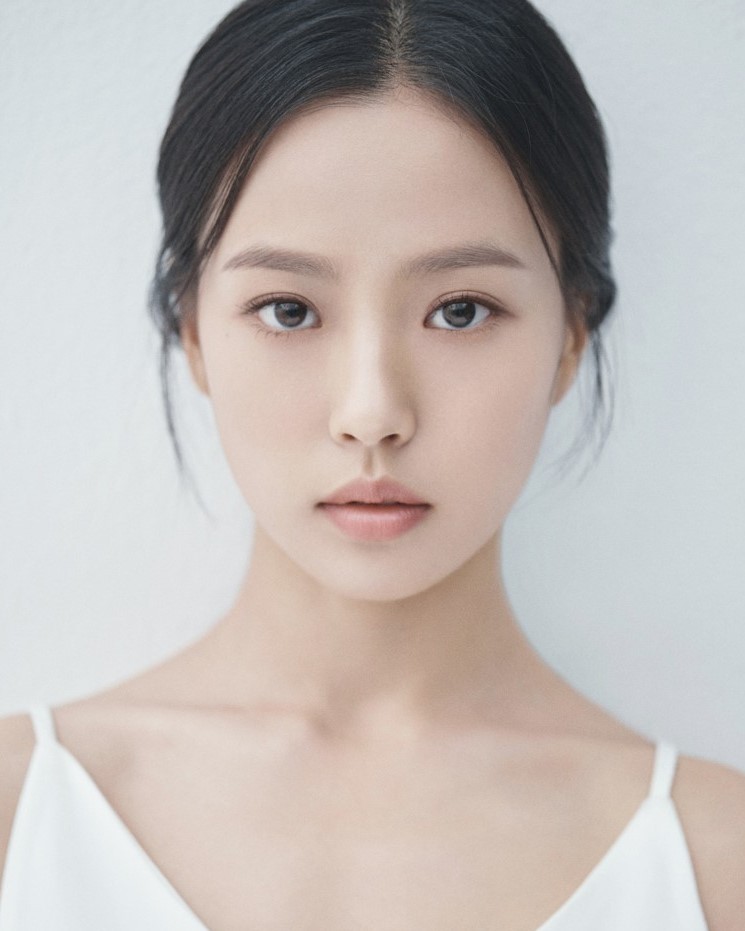 Actress #GoMinSi's agency denies school bullying allegations, focus shifts back to her past underage drinking apology • bit.ly/4mwpSlp • #TastefullyYours