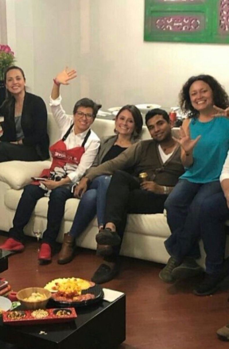 richizuluaga's tweet photo. Claudia es la de Petro. 

Y la de Doble Racero!!! 

#ClaudiaEsPetro https://t.co/RfEwSmgevu