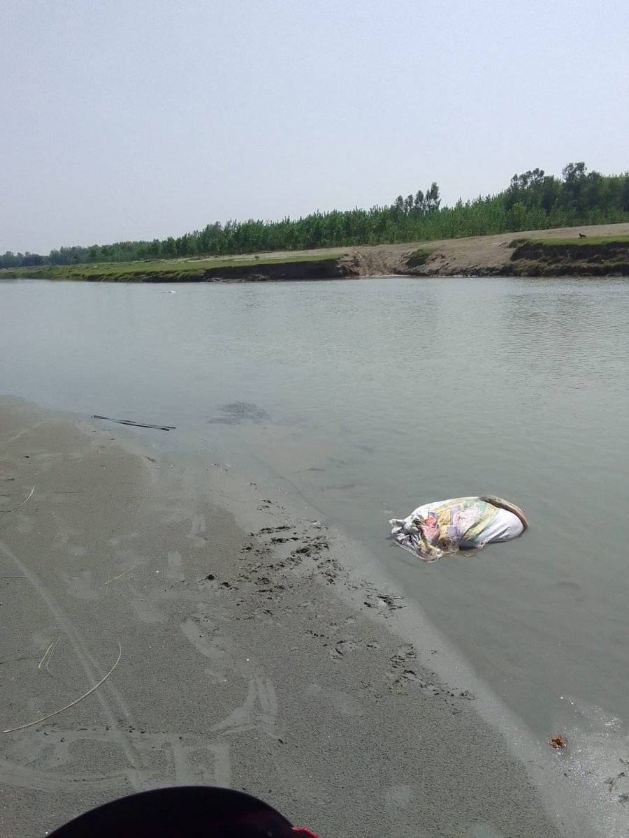 #बरेली के थाना फतेहगंज पश्चिमी के मुगलपुर गांव के पास से बह रही भाखड़ा नदी में गौकशी करके फेक गए अवशेष,मौके पर दो बोरो में पड़े हैं गौवंश के अवशेष,पुलिस प्रशासन की सख्ती के बाद भी नहीं रुक रही गौकशी
<a href="/bareillypolice/">Bareilly Police</a> 
<a href="/adgzonebareilly/">ADG Zone Bareilly</a> 
<a href="/igrangebareilly/">DIG RANGE BAREILLY</a> 
<a href="/Uppolice/">UP POLICE</a> 
<a href="/112UttarPradesh/">Call 112</a>