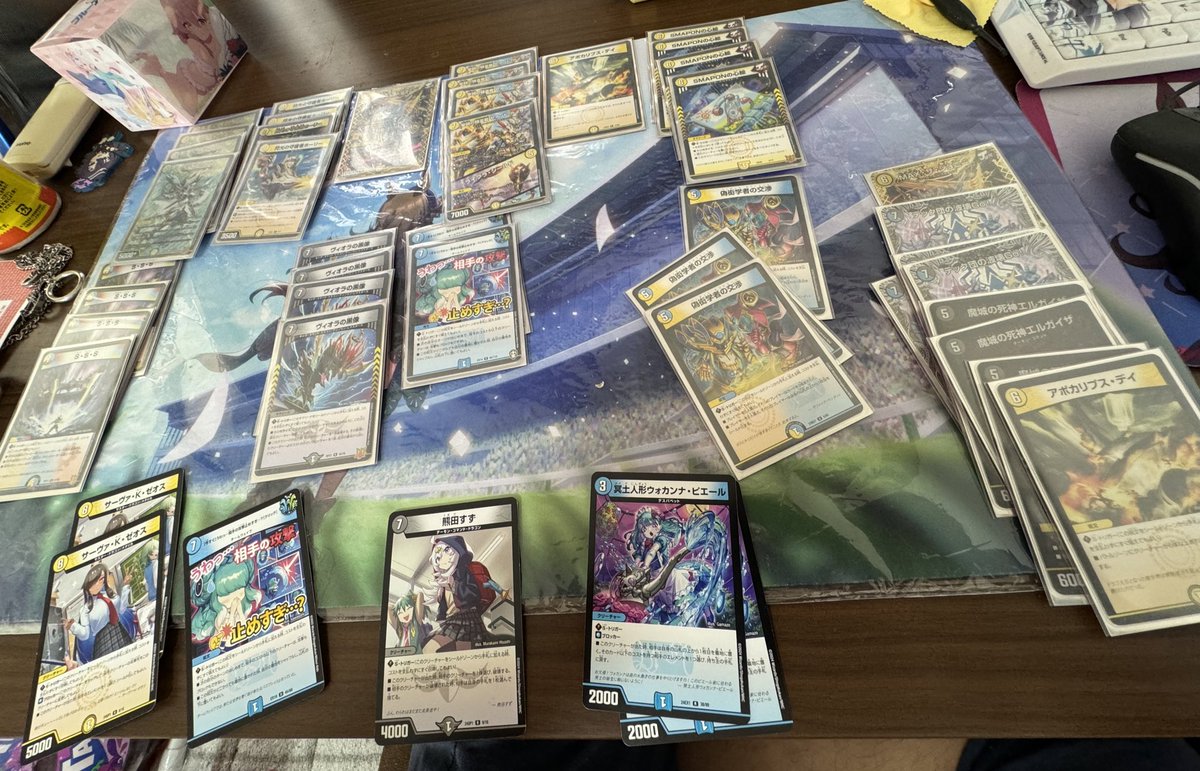 今日はお休みなので朝から紙束と向き合ってます☺️