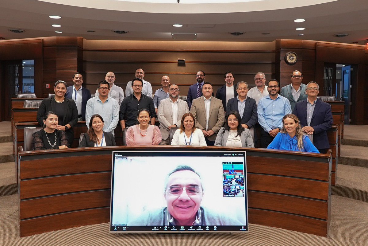 Xavier Valverde Carcache (@xavalverde) on Twitter photo En tiempos donde muchos aprenden a usar la IA, nosotros nos preparamos para gobernarla.
Desde <a href="/PraetoriumEc/">Praetorium Legal</a> asumimos que no basta con adaptarse a la tecnología. Hay que anticiparla con criterio, regularla con integridad y actuar con responsabilidad. Eso exige más que En tiempos donde muchos aprenden a usar la IA, nosotros nos preparamos para gobernarla.
Desde <a href="/PraetoriumEc/">Praetorium Legal</a> asumimos que no basta con adaptarse a la tecnología. Hay que anticiparla con criterio, regularla con integridad y actuar con responsabilidad. Eso exige más que
