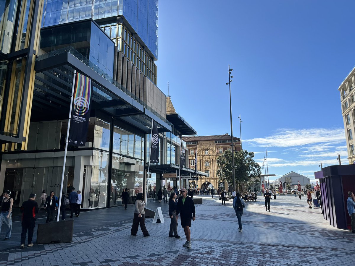 Even with winter approaching, lots of people hanging out in the shade of NZ’s tallest skyscraper

Maybe towers don’t kill cities?