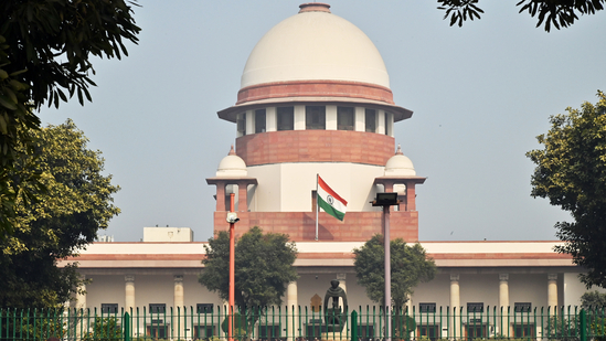 HindustanTimes's tweet photo. #HTDailyCapsule | Supreme Court orders status quo on Bhushan liquidation
https://t.co/SVfD004SWP
Subscribe to HT Daily Capsule on https://t.co/JVnVskNDNt https://t.co/UuCb1c3wIb