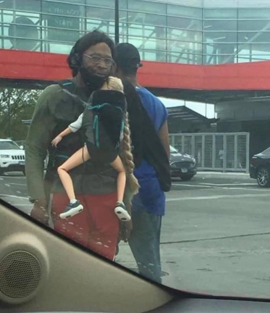 Crackheads make it so hard to mind your business 😂