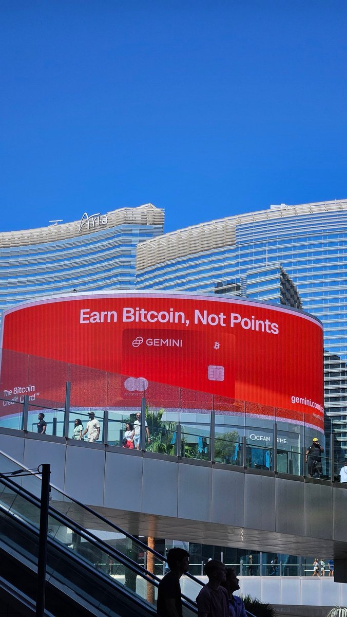 centrosatoshi's tweet photo. @TheBitcoinConf está por comenzar y #LasVegas lo saben. #BitcoinConference #CentroSatoshi https://t.co/NLLuG7tmsJ