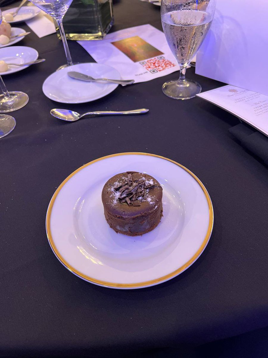 Ya’ll got played 😂

🇺🇸 JUST IN: A $TRUMP memecoin holder who bought around $300K worth of tokens to attend Trump’s crypto dinner called the food “trash” and the speech “bullsh*t,” saying even McDonald’s would’ve been better.