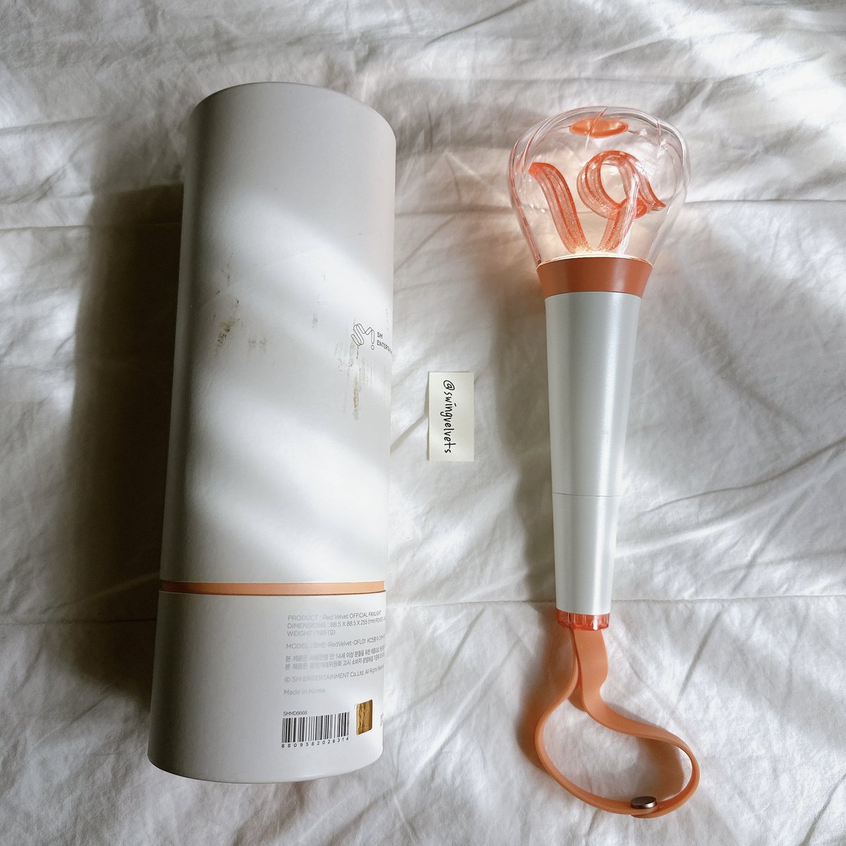 swingvelvets's tweet photo. wts MY 🇲🇾

Red Velvet Lightstick / rm110
- box, dust bag, lightstick, user manual, batteries 

Add postage rm8 wm / rm14 em https://t.co/LBPtYoUIMx