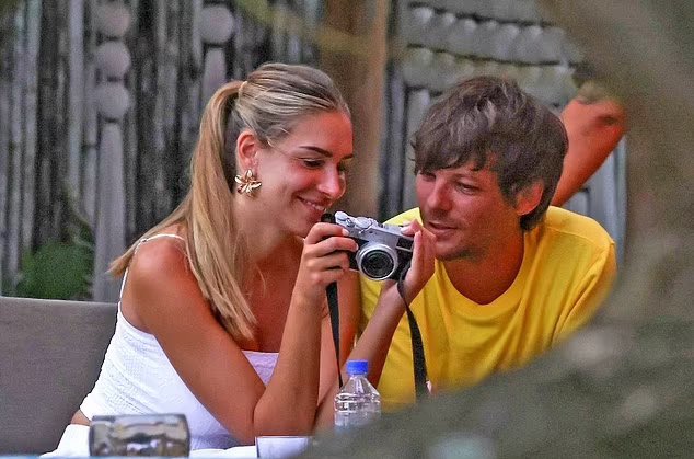 louistbr's tweet photo. 📸 • Querem chorar mais?! Mais de Louis e Zara na Costa Rica nos últimos dias! ❤️‍🩹 https://t.co/YVtDPtxGJU