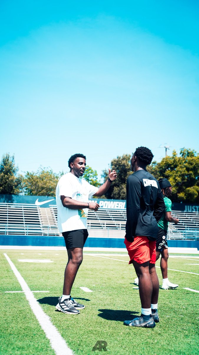 BThompson_BT's tweet photo. Until It’s Undeniable 🥋🎰🛸
The Summer Push is here. Let’s build. Contact us at 916-690-6235 or email dbselect13@gmail.com to set your session set up
Sports Performance (Speed & Agility)
Small Group Sessions
1v1 (Field or Film)
Clinics
#DBSelect https://t.co/OTuhCvGM6v