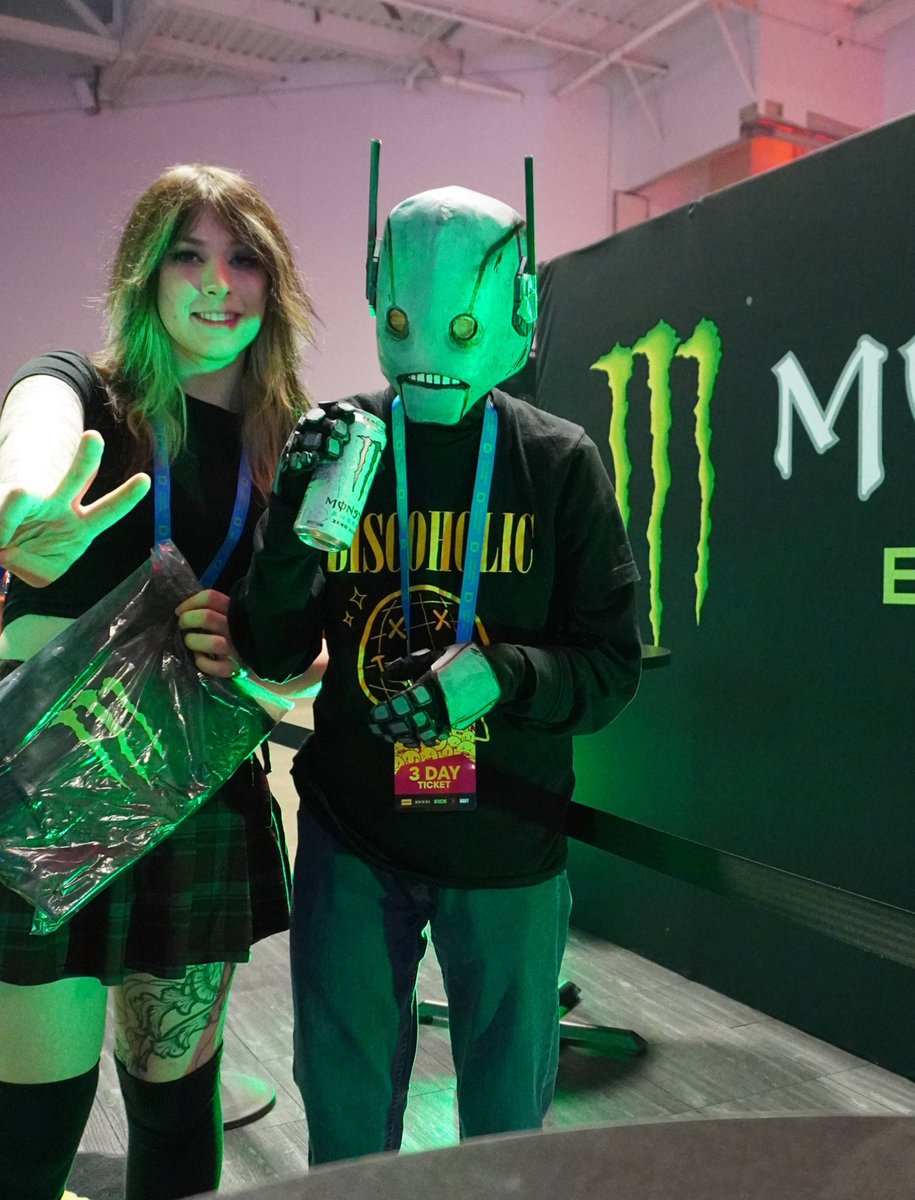 eggbotnic's tweet image. Dreamhack Dallas was awesome. I recommend sneaking in.