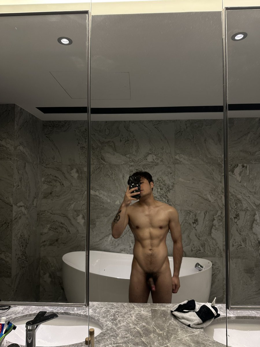 最近不想努力了 有沒有人要收留我當你的小狼狗🐺 #狼狗 #腹肌 #大屌 #付費 #控射 #約 #雙 #毛控 #肚毛 #色 #贊助