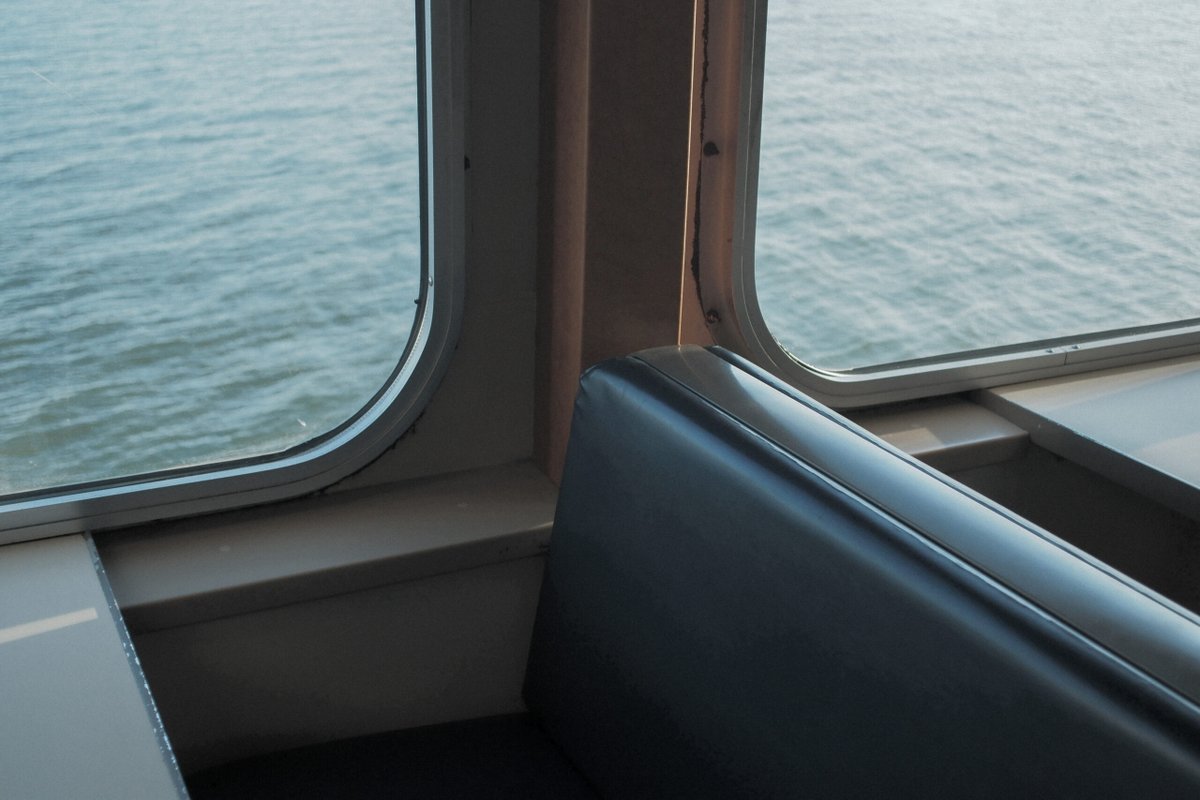 EL TREN DE LA CULTURA. 

[café perec 27 mayo 25]

Desventajas de viajar en tren Euromed hacia un debate cultural en Valencia. 
elpais.com/cultura/2025-0…

<a href="/foto/">foto mat</a> Teju Cole