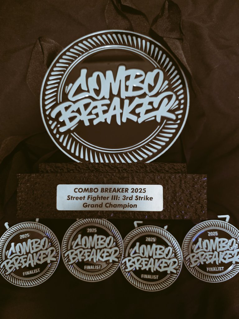 I know it took a while, buuuuuuut results time!!!! 1st 3s, 2nd mvc3, 3rd cotw, and 5th sf2. Also qualified for EWC!!!! Not bad for my first tournament sponsored again lol