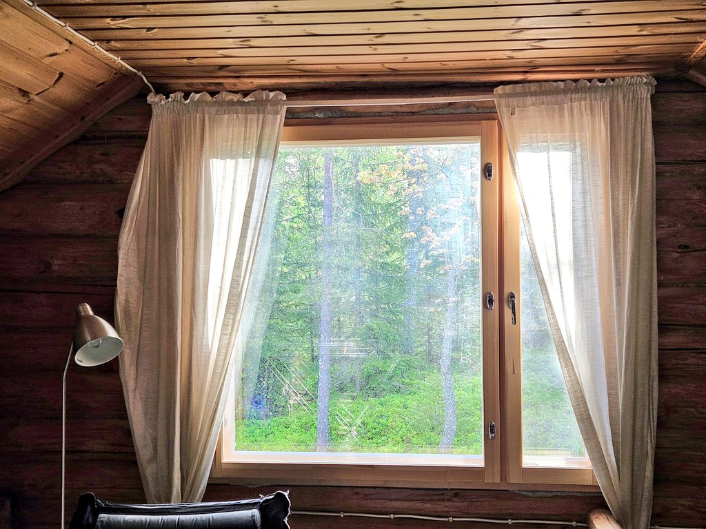 Kesäaamun akkuna