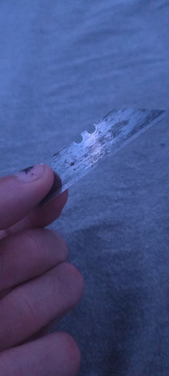 g0rrefagX3's tweet image. Gangyyy can I cut with this? I washed it but it has this stuff on it that I can&apos;t get off. (I&apos;m desperate)