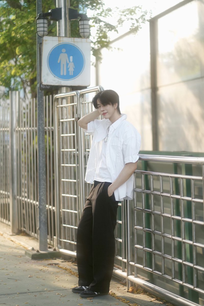 HIMSTUDIO_'s tweet photo. Japan student ☁️ 💼 @FThanatsarun 

📸 @HIMSTUDIO_ 
#frankthanatsaran https://t.co/c1qtkqMOq5