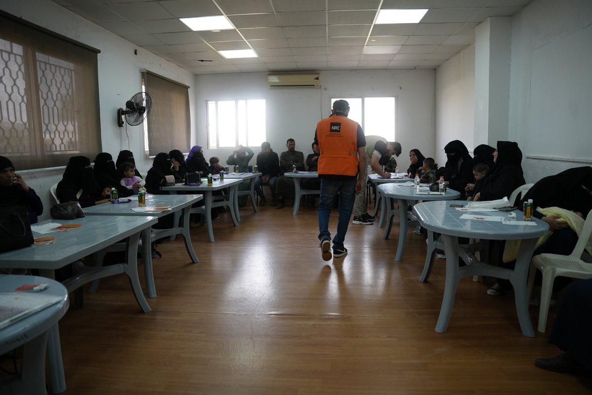 في سحاب، جنوب شرق عمّان، عقد فريق المساعدة القانونية في المجلس النرويجي للاجئين – بدعم من <a href="/eu_echo/">EU Civil Protection & Humanitarian Aid 🇪🇺</a> – جلسة حول حقوق السكن والأراضي والممتلكات في سوريا للاجئين السوريين، قدم خلاله معلومات قانونية واستشارات لحماية منازلهم ومستقبلهم. #حقوق_اللاجئين #التمكين_القانوني #سكن_آمن