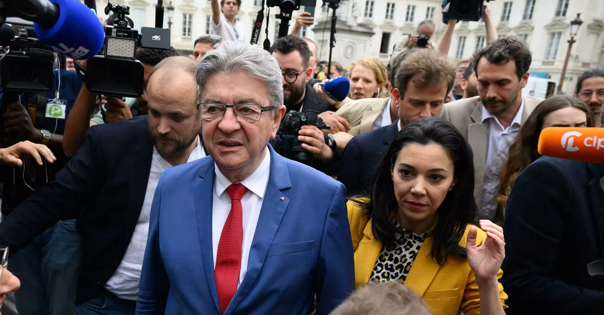 🔴 EN DIRECT :
Jean-Luc Mélenchon giflé par Sophia Chikirou après avoir adressé la parole à Rima Hassan.