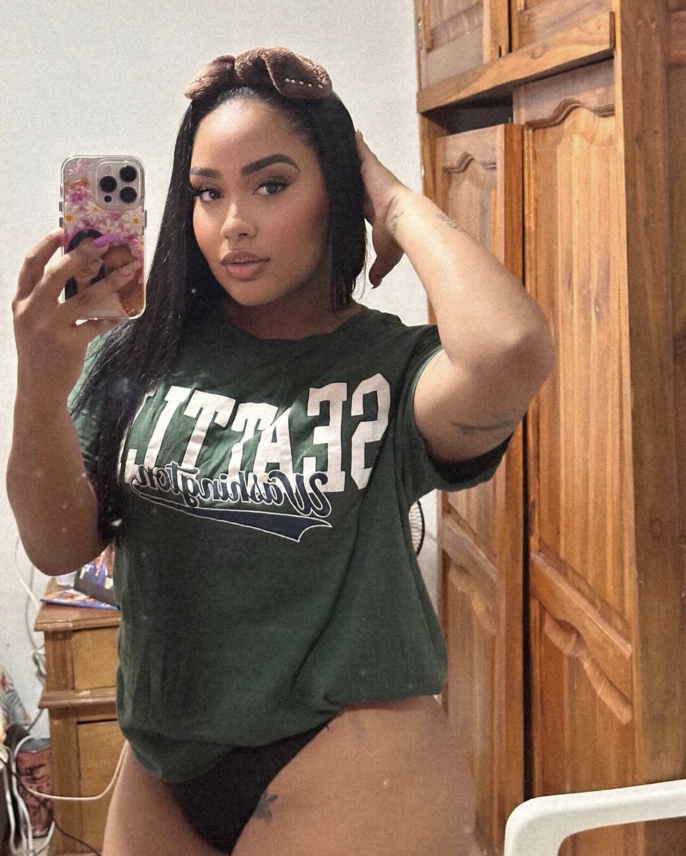 Sampecfire1's tweet image. say 'hi' for the other version in your dms 🐱 (no clickbait)