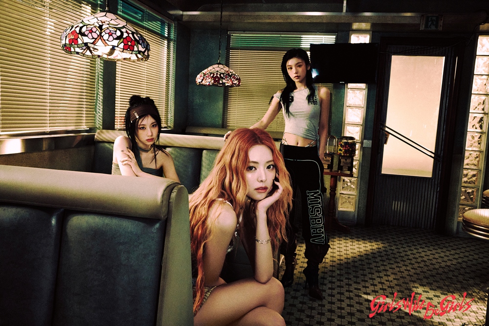 '6월 컴백' ITZY, 새 앨범 콘셉트 포토 최초 공개! 
신비로운 무드 속 물오른 비주얼!
naver.me/GQSz5DBg

🔗Girls Will Be Girls
itzy.lnk.to/GirlsWillBeGir…

#ITZY #MIDZY <a href="/ITZYofficial/">ITZY</a>
#ITZYComeback
#ITZY_GirlsWillBeGirls
#ITZY_GWBG