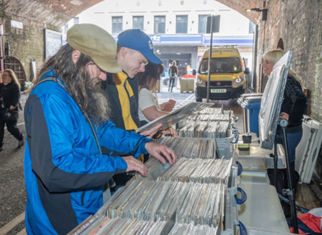 Tim Burgess tweet media