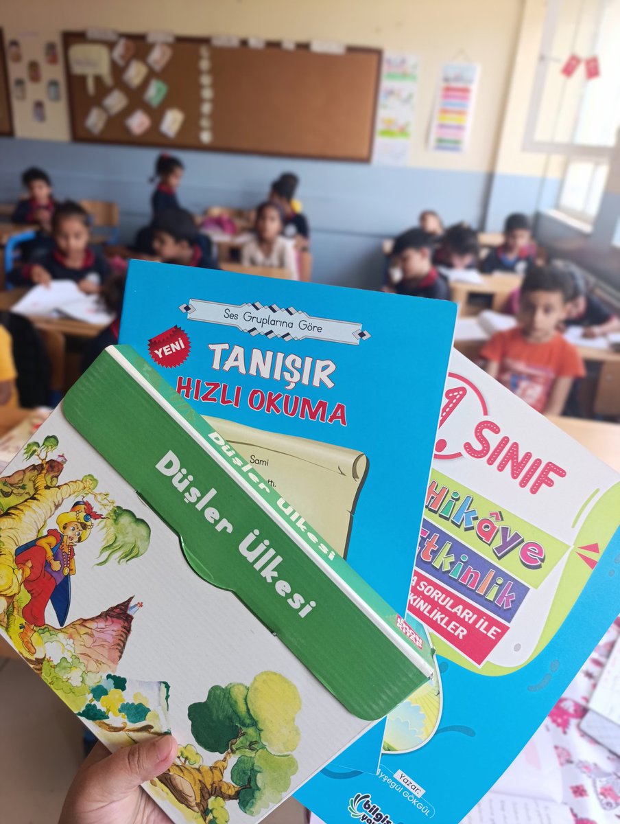 Bir emeğin sonunda alınan başarı en güzel hediyedir. Okul idaresi tarafından en iyi okuyan iki sınıftan biri olduğum söylenerek hediye edildi.
Bu mutluluk bana yetti. 🫶🏻
*Çok iyi bir zamanda gelerek doğum günü hediyesi oldu. Teşekkürler ☺️