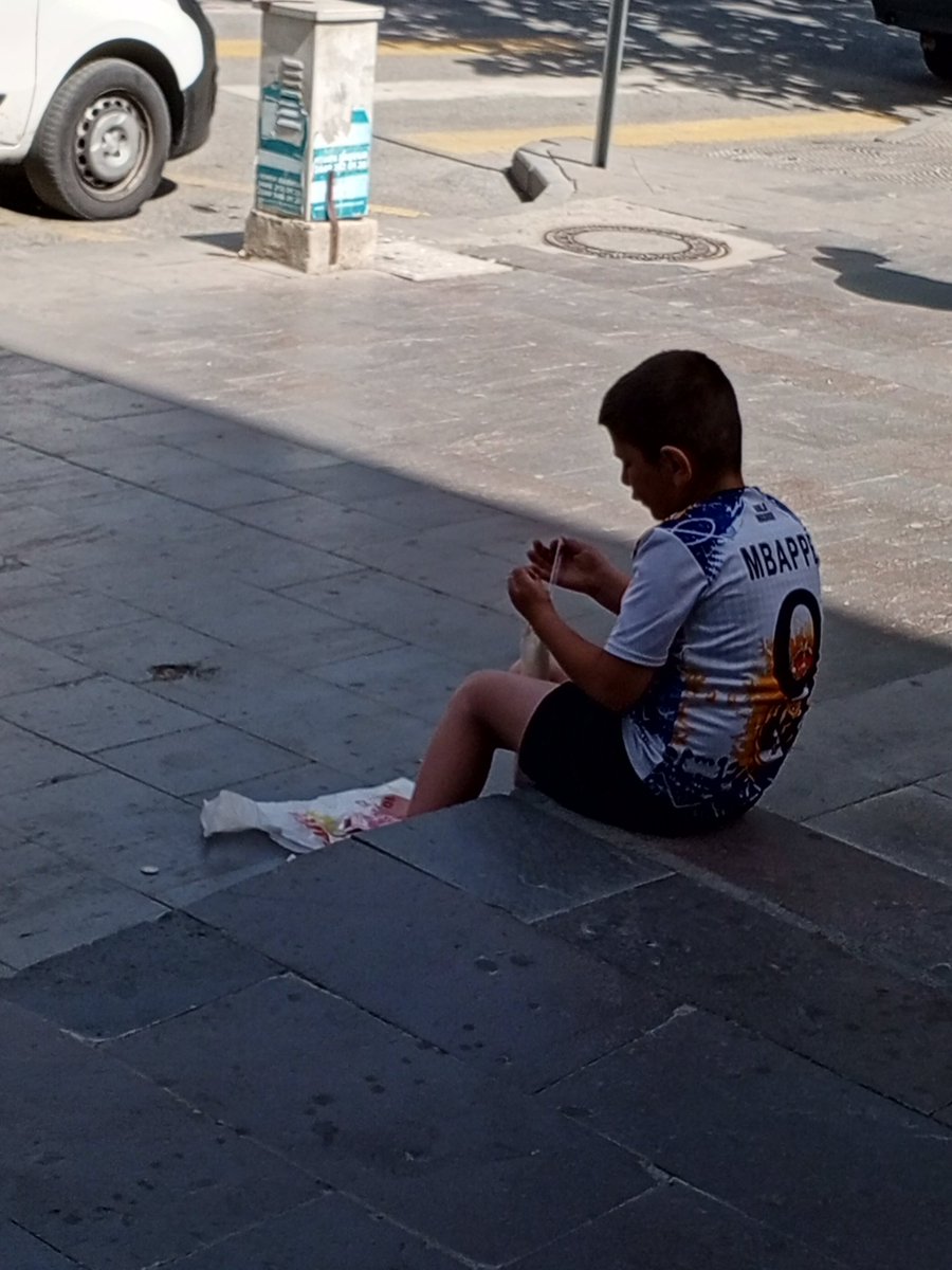 Anayasamızın 222 Sayılı İlköğretim ve Eğitim Kanunu'nun 3.maddesinde(Değişik:27/6/2019-7180/2 md.) '' Mecburi ilköğretim çağı, 6-14 yaş grubundaki çocukları kapsar. Ama bu çocular hergün sokakta <a href="/ervalilik/">Erzincan Valiliği</a> <a href="/ErzincanMEM/">Erzincan İl Millî Eğitim Müdürlüğü</a>