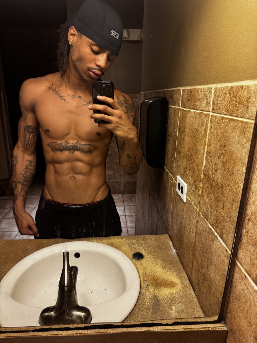 jeyscity's tweet photo. Check my bio out 😏💦 https://t.co/RxYBOFUAmH