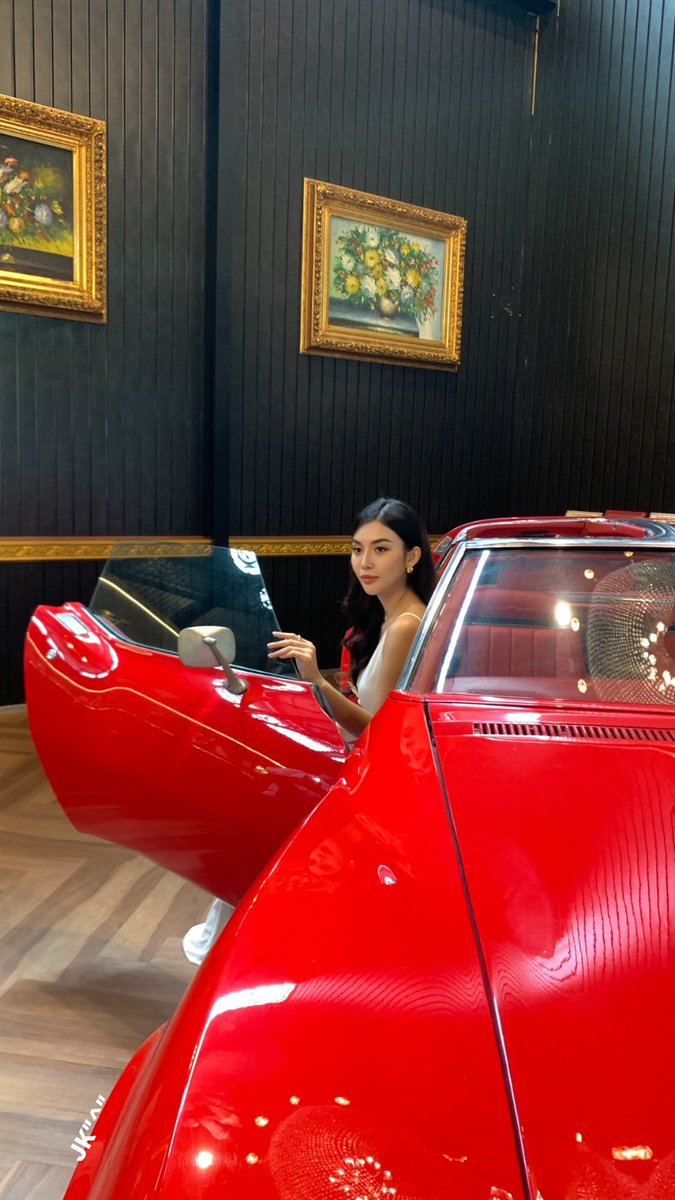 JK03ln's tweet photo. โปรดหลีกทางด้วยนะคะ คนสวยกำลังจะเดิน🏎️ #ChompuAthita #ชมพูอทิตา #นางร้ายไทยแลนด์ #นางร้ายไทยแลนด์คนแรกของประเทศไทย 
#ONEPLUSSOLUTION #AEROFLEX #ASSAVAMETAL #AEROROOF #ม้าเหล็ก https://t.co/b9w8BOOO85