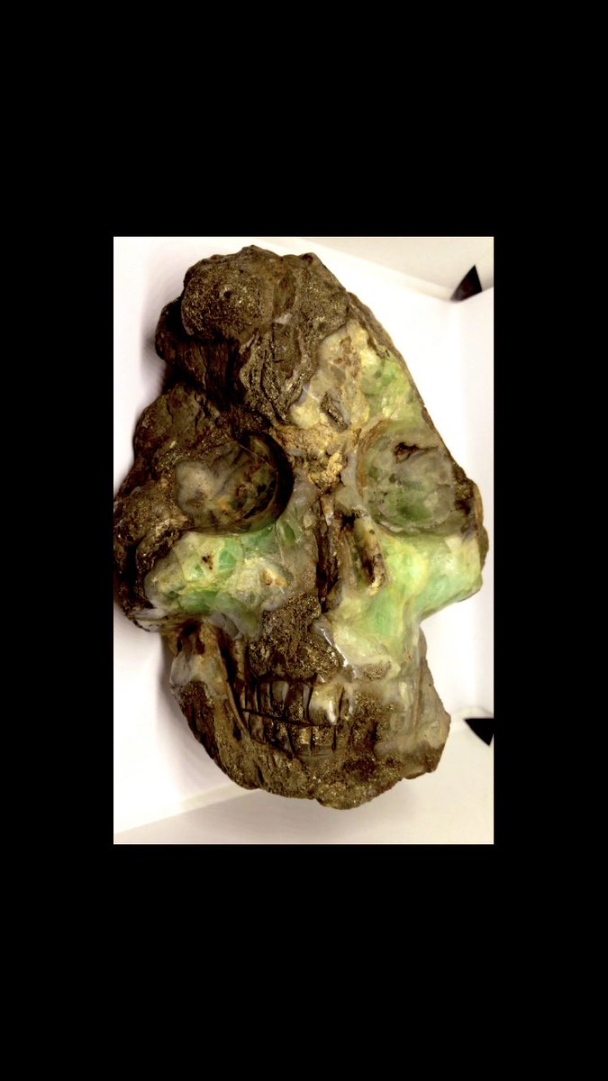 euxenitejac's tweet photo. @trumplicans2024 My pyrite on fluorite crystal skull 💀 https://t.co/8tiIsHAXyR