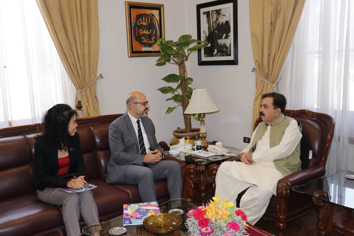 UNDP Pakistan (@undp_pakistan) on Twitter photo 🤝Advancing #SDGs in Balochistan! 🇵🇰
Dr. @SamuelRizk, Resident Representative #UNDPinPakistan, met with <a href="/Gov_Balochistan/">Governor Balochistan</a> Mr. Shaikh Jaffar Khan Mandokhail to discuss development priorities in the province. The Governor emphasized the need to focus on youth empowerment, 🤝Advancing #SDGs in Balochistan! 🇵🇰
Dr. @SamuelRizk, Resident Representative #UNDPinPakistan, met with <a href="/Gov_Balochistan/">Governor Balochistan</a> Mr. Shaikh Jaffar Khan Mandokhail to discuss development priorities in the province. The Governor emphasized the need to focus on youth empowerment,