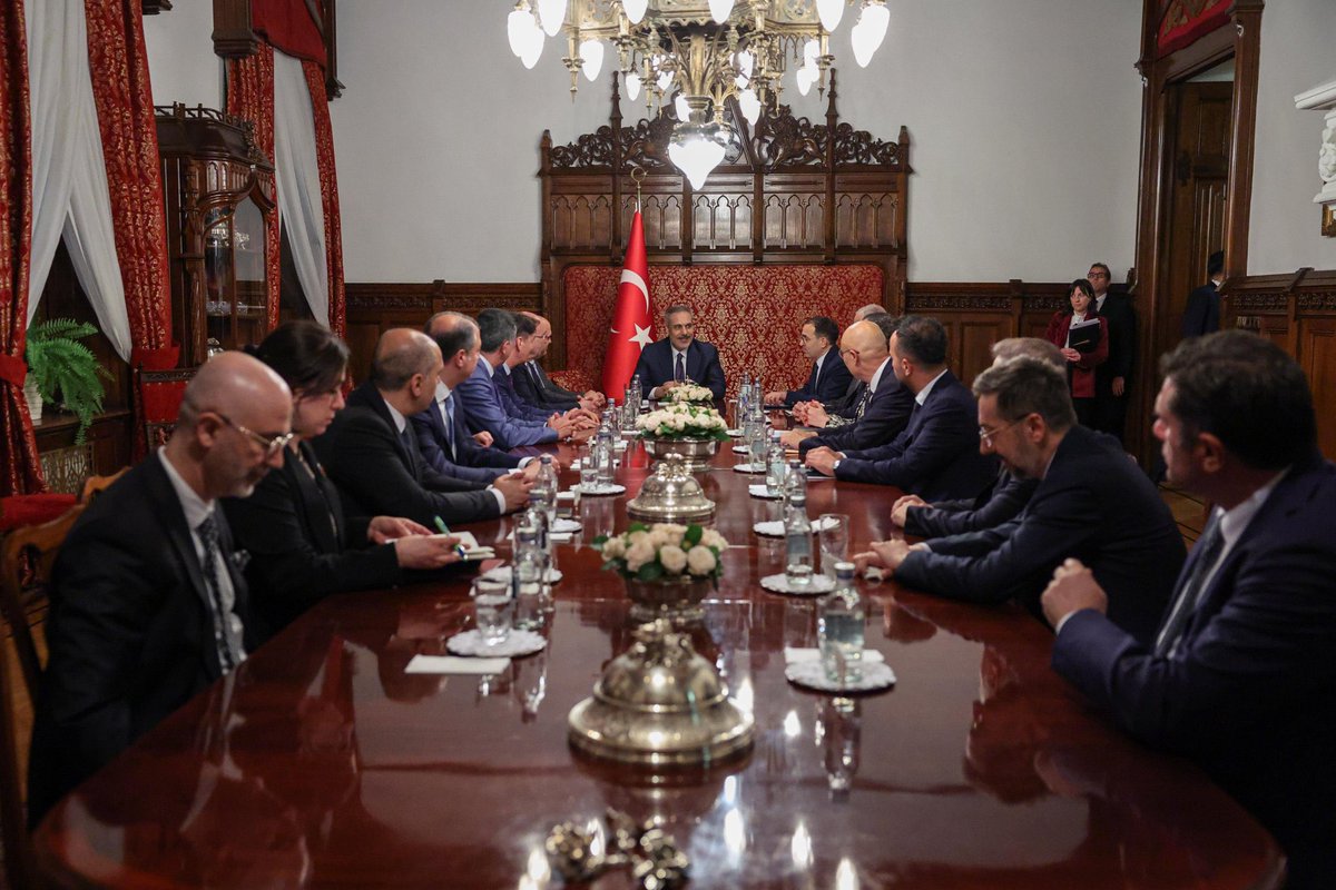 Ali Ihsan Mutlu (@aliihsanmutlu) on Twitter photo Türk iş insanları birliği olarak, Sayın Bakanımız <a href="/HakanFidan/">Hakan Fidan</a> ile Büyükelçiliğimizde samimi ve verimli bir görüşme gerçekleştirdik. Nazik ev sahiplikleri için kendilerine ve Sayın Büyükelçimize teşekkür ederiz. <a href="/TC_MoskovaBE/">Türkiye in Russia</a> <a href="/TC_Disisleri/">T.C. Dışişleri Bakanlığı</a> Türk iş insanları birliği olarak, Sayın Bakanımız <a href="/HakanFidan/">Hakan Fidan</a> ile Büyükelçiliğimizde samimi ve verimli bir görüşme gerçekleştirdik. Nazik ev sahiplikleri için kendilerine ve Sayın Büyükelçimize teşekkür ederiz. <a href="/TC_MoskovaBE/">Türkiye in Russia</a> <a href="/TC_Disisleri/">T.C. Dışişleri Bakanlığı</a>