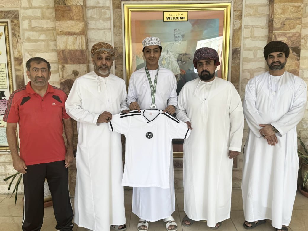 #في مبادرة تشجيعية كرمت أكاديمية كرتي الطالب نبراس الحجري و الطالب أوس البوسعيدي بمناسبة حصولهم على مراكز متقدمة في البطولة المدرسية للمحافظات التعليمية ؛ وقام بالتكريم الأستاذ جمعة البلوشي والأستاذ عيسى الندابي والأستاذ أحمد الحسيني صاحب الأكاديمية .
<a href="/eso_seeb/">الحساب مغلق</a>