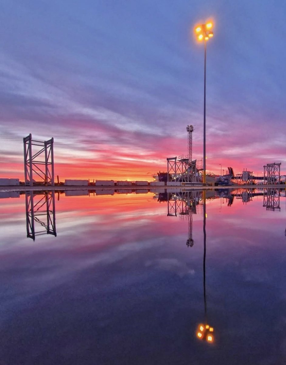 AntonWardPhoto's tweet image. #northwales #beautifulwales #holyhead #Anglesey
#wales @Ruth_ITV @ItsYourWales @DerekTheWeather @BBCWthrWatchers @ChrisPage90 @ITVCharlieP @S4Ctywydd @WeatherAisling @StormHour @BBCWthrWatchers @Sue_Charles @SabrinaJayneLee