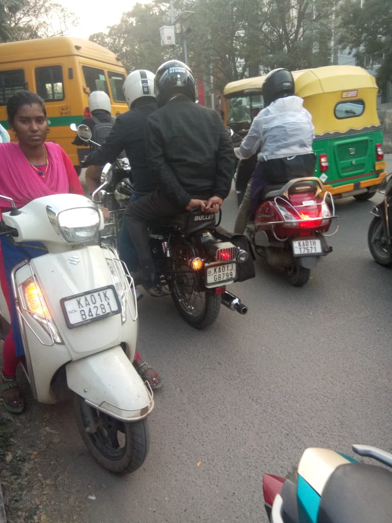 RasteRaja's tweet photo. @3rdEyeDude @blrcitytraffic Driving opposite direction.

Can injure or kill 

Wrong way!
Endangering motorists and pedestrians! (pushing thru congestion) 
Riding without helmet! 
Veh: ka01kb4281
13-02-25 1pm approx
Place: BEML layout bus stop ITPL road

Does she have DL?

🧵 https://t.co/CfNelB1npl
