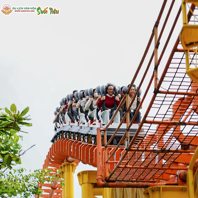 VHCoasters's tweet image. Suôí Tiên Park in Ho Chi Minh City in Vietnam has introduced some interesting new replacement trains to High Speed Rollercoaster.

Amusingly the park still claims the ride reaches 200km/h