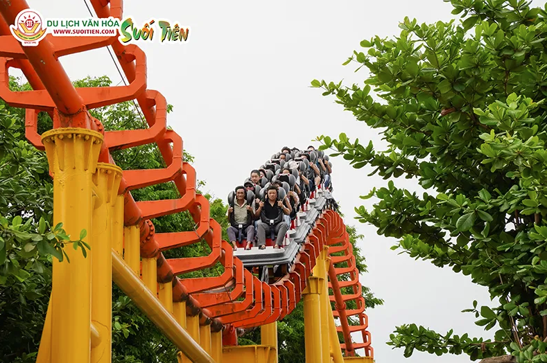 VHCoasters's tweet image. Suôí Tiên Park in Ho Chi Minh City in Vietnam has introduced some interesting new replacement trains to High Speed Rollercoaster.

Amusingly the park still claims the ride reaches 200km/h