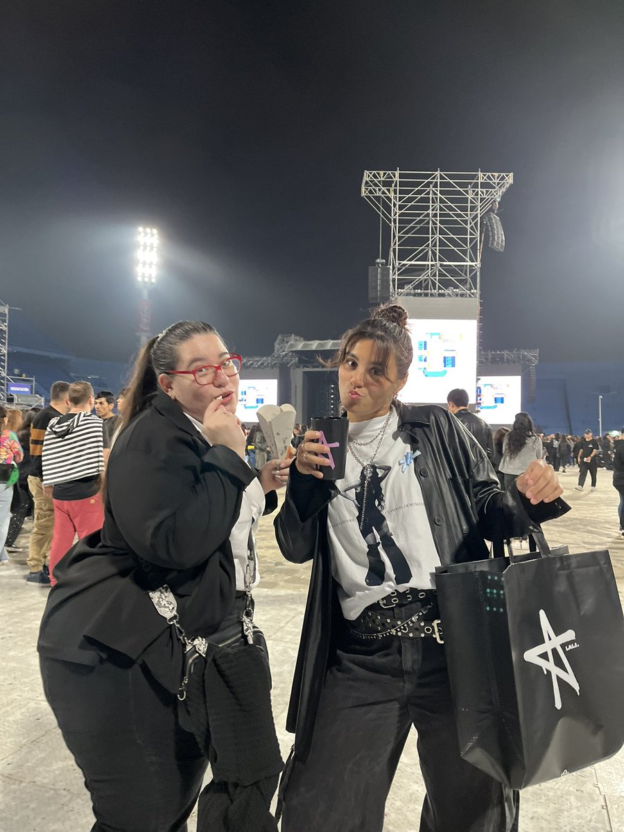 LopesCande's tweet photo. Un finde a puro velez de @lalioficial https://t.co/AVUtHMvJw1