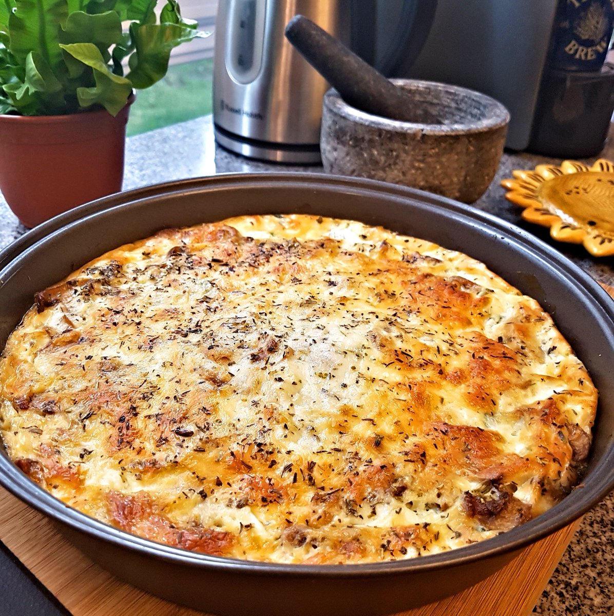 EvelynChartres's tweet photo. Three Cheese Breakfast Quiche

#Quiche for #Breakfast? Yes! This #Crustless quiche combines three #Cheeses, sautéed #Mushrooms, and #Spinach to create a flavourful breakfast favourite! While this #Recipe bakes to perfection, add bacon, toast, and cretons to make things interesting!
https://t.co/Yz4an91Tcz 

INGREDIENTS
• 5 ounces (150 ml) of chopped spinach (thawed and drained) 
• 1 tablespoon (15 ml) of butter
• 1 tablespoon (15 ml) of olive oil
• 1 can (285 ml) of canned sliced mushrooms (drained)
• ½ teaspoon (2.5 ml) of ground cumin
• ¼ cup (60 ml) of onions
• 2 cloves (5-10 g) of crushed garlic
• 2 ounces (55 g) of crumbled feta
• 1 cup (235 ml) of milk
• 4 large eggs or equivalent in egg whites
• ¼ cup (60 ml) of grated Parmesan cheese
• ½ teaspoon (2.5 ml) of Herbes de Provence or Italian seasoning
• ½ cup (120 ml) of shredded mozzarella cheese

INSTRUCTIONS
• Pre-heat oven to 350°F (175°C).
• On a greased 9 inch (22 cm) pie tin spread the spinach then set aside.
• Using a medium pan, melt butter over medium heat.
• Add mushrooms and cumin. Sauté until mushrooms are lightly browned.
• Add onions and garlic to the pan. Continue to sauté until the onions are transparent.
• Remove from heat, drain of any remaining oil. Line pan tin with contents.
• Crumble feta cheese over spinach and mushroom mix.
• In a small bowl, mix: milk, eggs, Parmesan cheese and seasoning.
• Pour the contents of the bowl into the pie tin. Top with mozzarella cheese.
• Place in the oven for 40 to 50 minutes, or until the top is a golden brown.