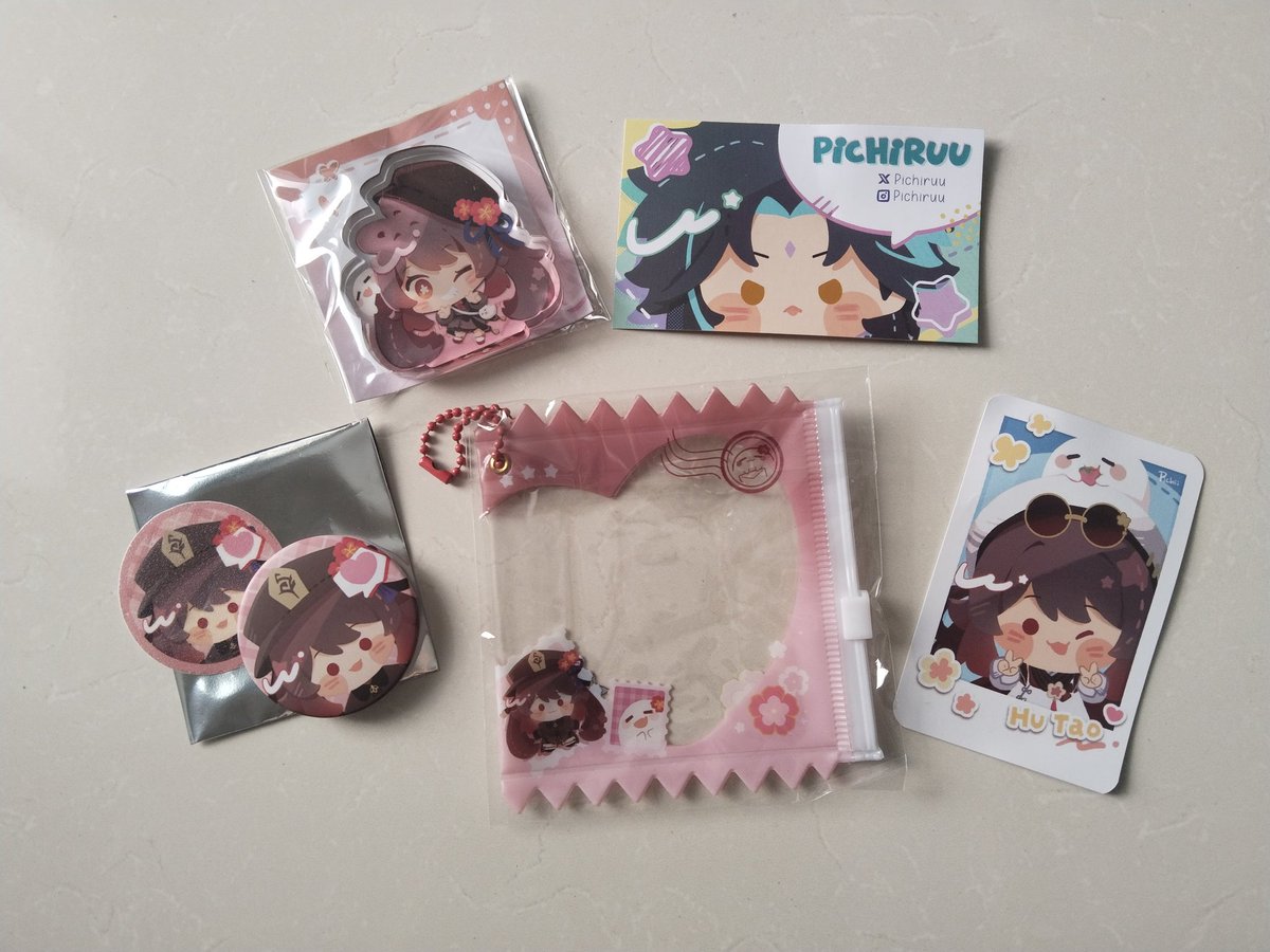 Thank you for making these merch <a href="/pichiruu/">(꒪꒳꒪) Pichii | CFXX AD 43-44</a> !! I love them sm! 🥺💓 I was so worried when I went to your booth and didn't see it in the display 😭 Thank you also for the extra badge and sticker!