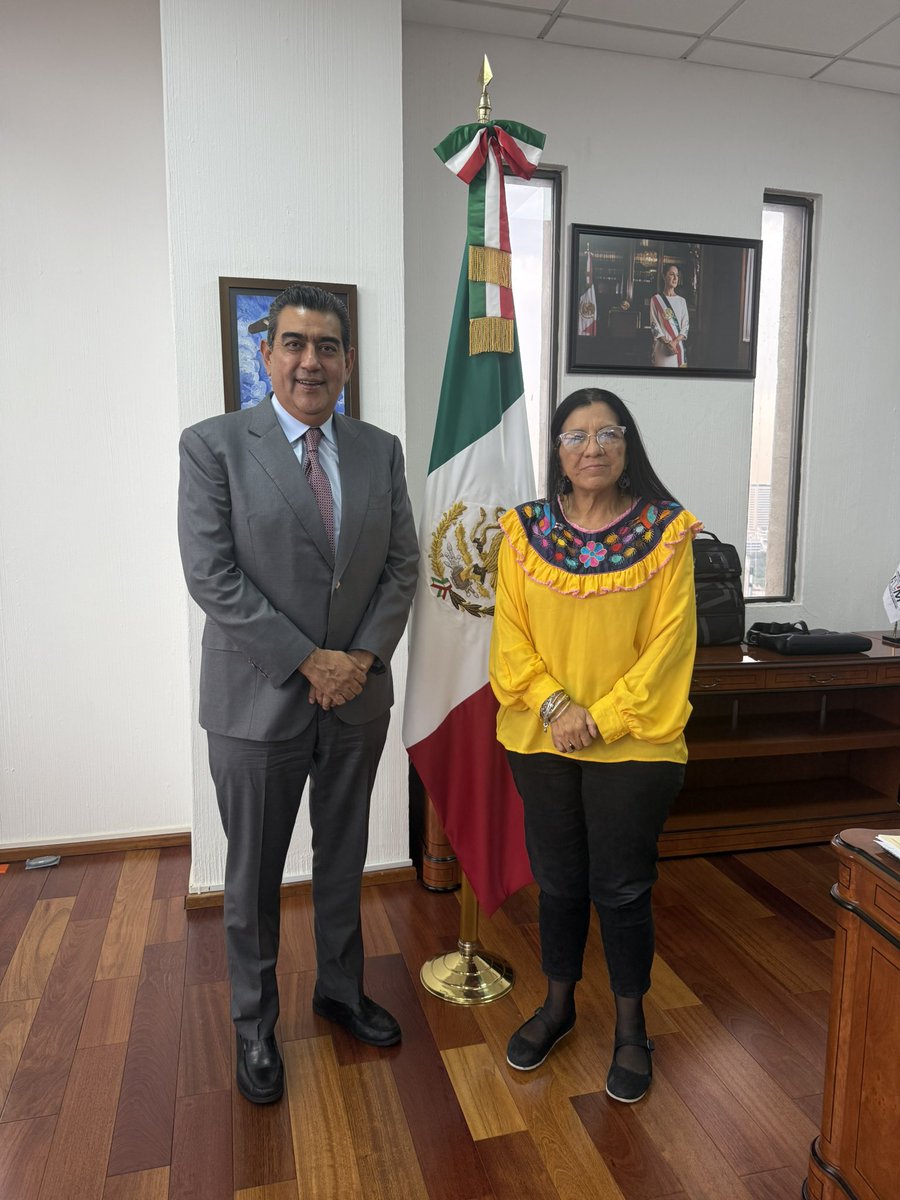 SergioSalomonC's tweet photo. Está tarde, me reuní con la Presidenta de la @CDHCMX @NashieliRamirez para conversar sobre la movilidad humana, en particular aquella que confluye en la CDMX, y el respeto irrestricto a los DDHH de las personas en movimiento.

Gracias, Presidenta, por tus finas atenciones. https://t.co/suGpt8s9fN