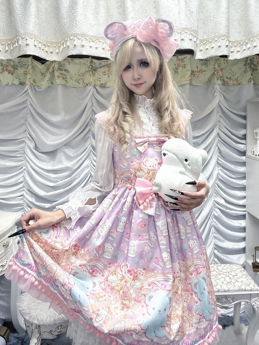 Ranm_MadylunA's tweet photo. 少し時間が空きましたが先日はアカクロ Noahさんと一緒に、お世話になっているメイクさんのいらっしゃるカワイイ屋さん、東京Kawaiiスタジオ原宿様にお邪魔しました🥀
他に着たお衣装さんたちも後ほど( .ˬ.)"
これはちゃっかり推し活をした時の図🦈
#MAXICIMAM #ロリータ #東京Kawaiiスタジオ原宿 https://t.co/UZxZj1HVzl