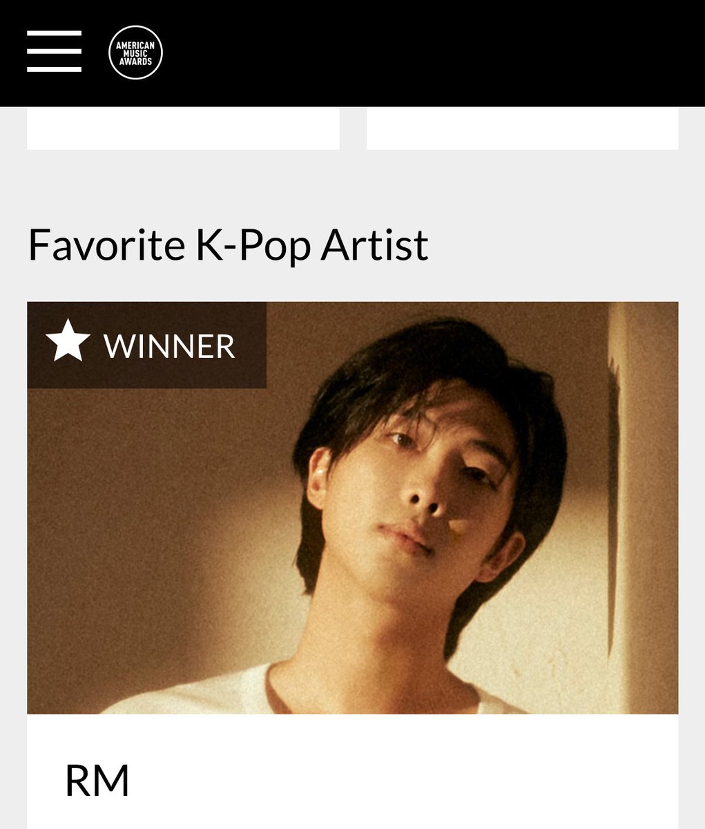 bgtflies's tweet photo. — Oficialmente, el premio se quedó en casa y #RM se convirtió en el ganador de la categoría "FAVORITE K-POP ARTIST" de los AMAs 2025 💜👏🏼

CONGRATULATIONS RM
PROUD OF YOU RM
RM HISTORY MAKER
RM ON AMAS
RM FAVORITE KPOP ARTIST
#RMAMAS2025
#RMFavoriteKpopArtist https://t.co/wj2XZnyXXZ