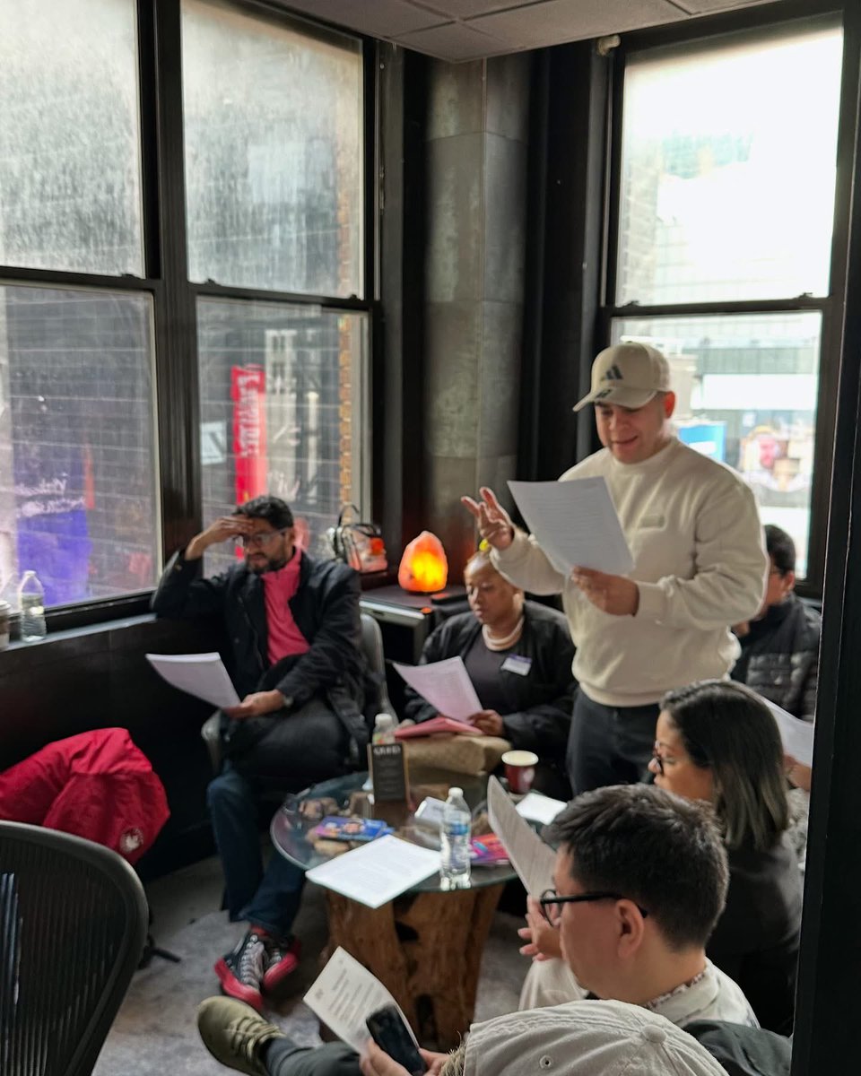 ustalent_'s tweet photo. Actores y actrices de New York City, US Talent Academy viene recargado con un entrenamiento de VoiceOver 🎙️🎬VoiceActing.
10%OFF para todos los seguidores de @MakroDigitalTV y @LFMarketNYC 
#newyork #ustalent #nyctalent #nycactor #voiceover #nycvoiceactor #doblajenewyork #ny #nyc https://t.co/QCYy4M5Q0A