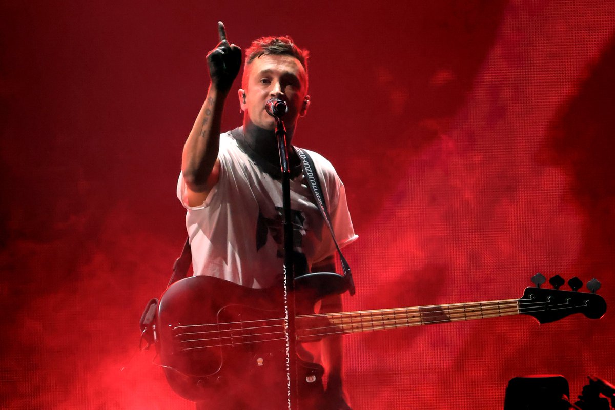 Variety's tweet image. Twenty One Pilots wins Favorite Rock Artist at the #AMAs