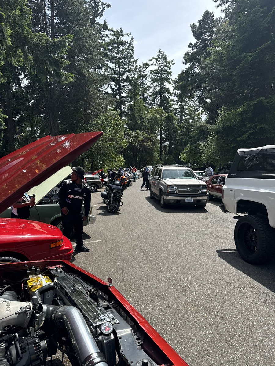 TheRealStoli's tweet photo. Where yo car at?!

Today we pulled up to Seward park… Was you there? https://t.co/AcxydmuHtx