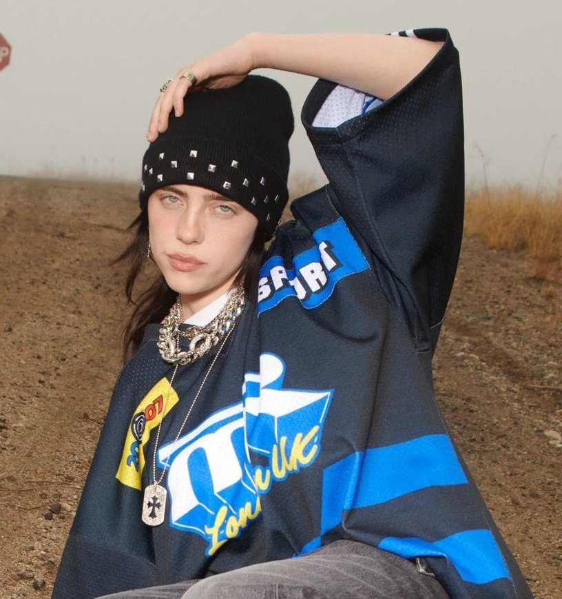 eilishdata's tweet photo. Billie Eilish (7) is now the artist with the most #AMAs wins in a single night this century, surpassing Taylor Swift (6). https://t.co/EDw73YDmwF