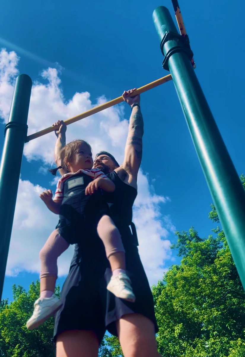 charlesthorp's tweet image. Knocked out the @MurphChallenge today with my 18-month old baby.
Pleasure to be able to spend the time with her: 1 mile, 100 pull-ups, 200 pushups, 300 squats, 1 mile.
Important to take a moment to remember our fallen this holiday. Hope everyone had a great weekend 🇺🇸🙏🏼