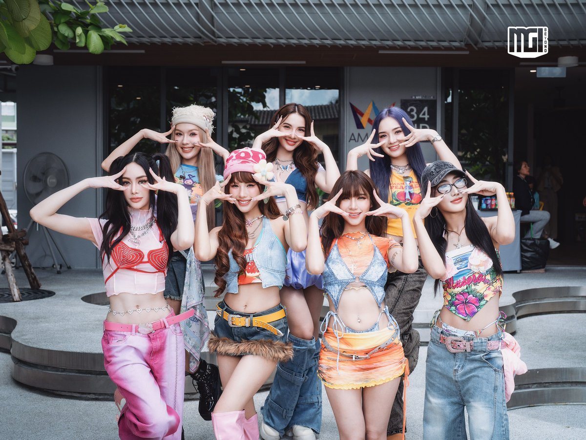 MGIMusicOff's tweet photo. 𝓞𝓱! 𝓓𝓪𝓲𝓼𝔂🌼 Press Tour Day 1

🔗https://t.co/t58SXich2a

#Odaisy_official #OdaisyComeback #OhDaisy 
#OLIVE #STEPHANIE #NASAR #JANECE #JYNNY #EMMA #SUGAR https://t.co/sNPnzF6Z5M