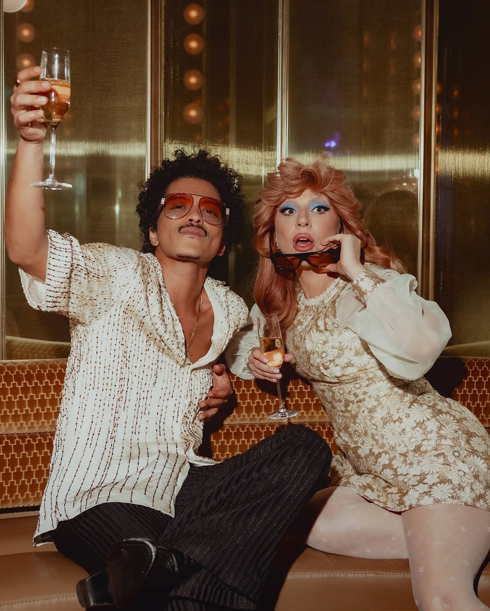 Congratulations to Bruno Mars for winning Favorite Male Pop Artist at the #AMAs!